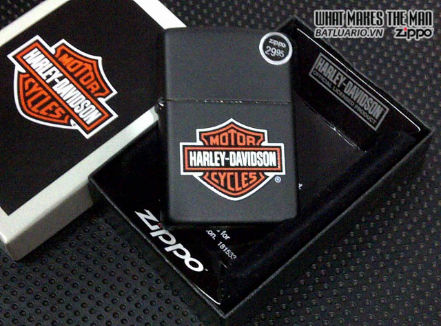 Zippo 218HD.H252 – Zippo Harley Davidson Logo Black Matte