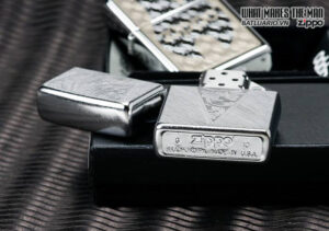 ZIppo 24904 – Zippo V-Scroll Herringbone Sweep ZIppo 24904 – Zippo V-Scroll Herringbone Sweep