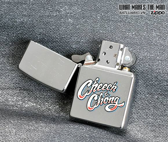 Zippo 28475 – Zippo Cheech and Chong White and Red Street Chrome 1