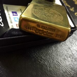 Zippo 1989 – Solid Brass Chủ đề Logo Quốc Huy HAWAII 4