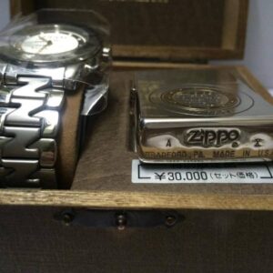 ZIPPO GIFT SET ĐỒNG HỒ ĐEO TAY & ZIPPO LACKE BẠC 8
