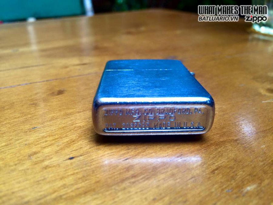 Zippo 1947-1949 Vỏ đồng mạ chrome – bản lề 3 chấu – ruột nikel 2 Zippo 1947-1949 Vỏ đồng mạ chrome – bản lề 3 chấu – ruột nikel 2