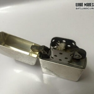 ZIPPO LACKE BẠC - Chữ xéo đít lồi 6 ZIPPO LACKE BẠC – Chữ xéo đít lồi 3