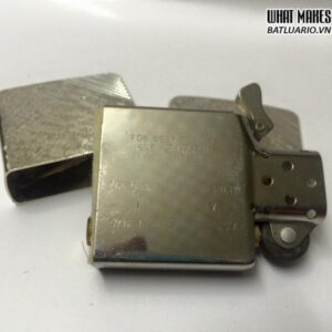 ZIPPO LACKE BẠC – Chữ xéo đít lồi 4