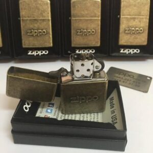 Zippo 28994 – Zippo Stamp Antique Brass