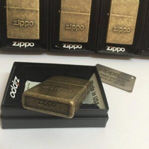 Zippo 28994 – Zippo Stamp Antique Brass