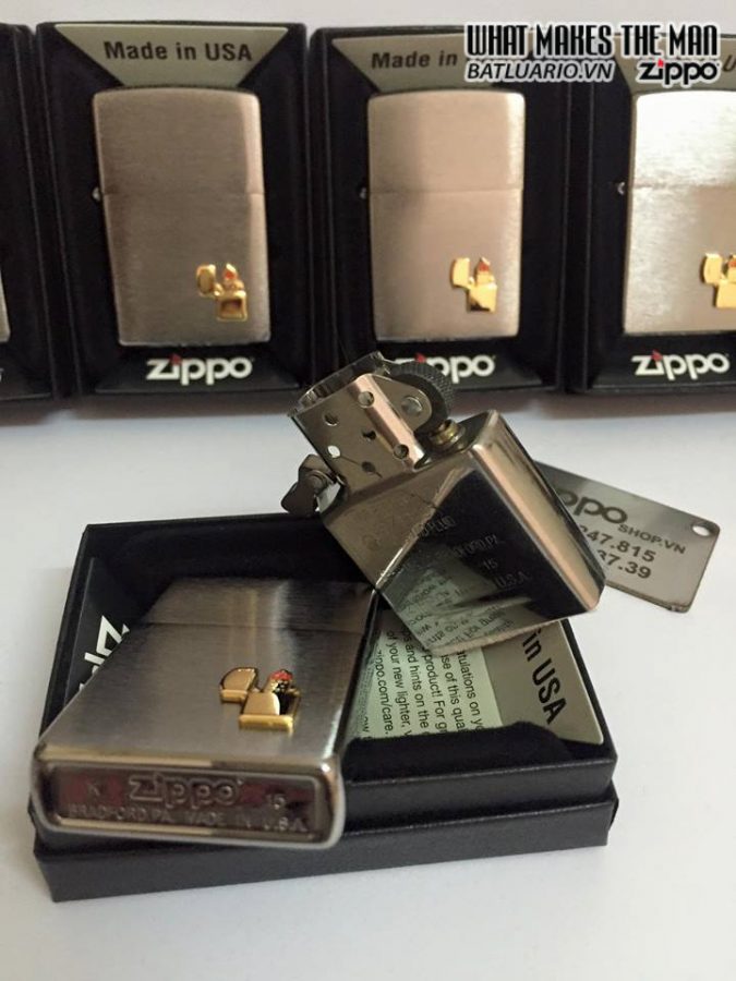Zippo 29102 – Zippo Lighter Emblem Brushed Chrome