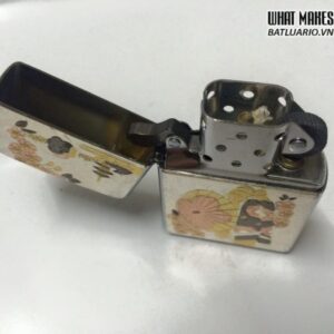ZIPPO CÔ GÁI NHẬT BẢN BÊN HOA ANH ĐÀO