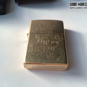 Zippo Marlboro nền vàng bụi 2