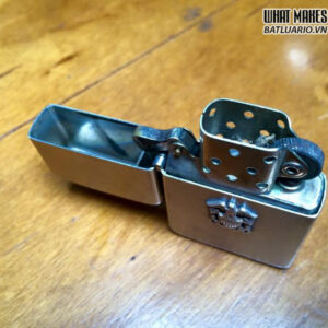 Zippo 1947-1949 - Zippo 3 chấu vỏ đồng mạ chrome - ruột nikel 8 Zippo 1947-1949 – Zippo 3 chấu vỏ đồng mạ chrome – ruột nikel 3