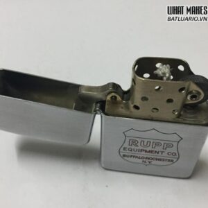 ZIPPO 1947-1949 - zippo vỏ đồng mạ chrome - ruột Nikel 16 lỗ - 3 chấu 5 ZIPPO 1947-1949 – zippo vỏ đồng mạ chrome – ruột Nikel 16 lỗ – 3 chấu 1