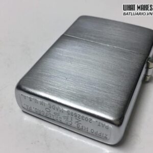 ZIPPO 1947-1949 - zippo vỏ đồng mạ chrome - ruột Nikel 16 lỗ - 3 chấu 6 ZIPPO 1947-1949 – zippo vỏ đồng mạ chrome – ruột Nikel 16 lỗ – 3 chấu 2