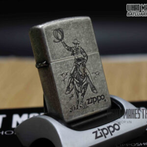 ZIPPO LA MÃ 1994 – MARLBORO – CAO BỒI QUĂNG DÂY – ANTIQUE SILVER 1