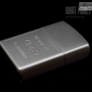 ZIPPO 2002 – SATIN CHROME LOGO ZIPPO 1