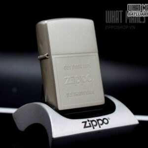 ZIPPO 2002 – SATIN CHROME LOGO ZIPPO 2