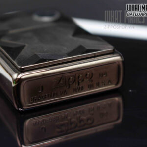 ZIPPO 2004 - EMBLEM 8 ZIPPO 2004 – EMBLEM 2