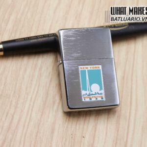 ZIPPO 1997 – REPLICA METALIQUE WORLD’S FAIR 2