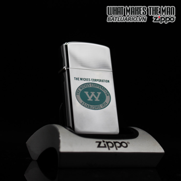 ZIPPO SLIM 1960 – TOWN & COUNTRY – THE WICKES CORPORATION