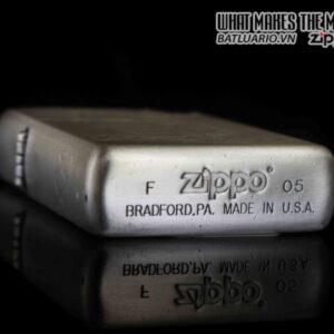 ZIPPO 2005 – RED EYED VIPER OR COBRA 3