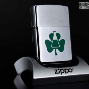ZIPPO 1981 – CỎ BA LÁ
