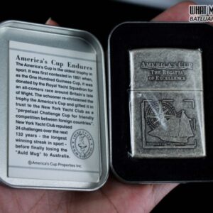 ZIPPO LA MÃ 1998 – ANTIQUE SILVER – MẠ BẠC GIẢ CỔ – AMERICA’S CUP 1