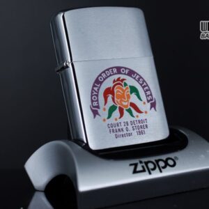 ZIPPO XƯA 1960 – 1961 – ROYAL ORDER OF JESTERS