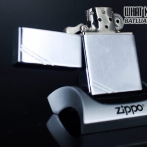 ZIPPO XƯA 1936 – BẢN LỀ 4 CHẤU – FORM VUÔNG – RUỘT PIITON 14 LỖ 12 ZIPPO XƯA 1936 – BẢN LỀ 4 CHẤU – FORM VUÔNG – RUỘT PIITON 14 LỖ 2