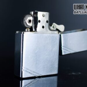 ZIPPO XƯA 1936 – BẢN LỀ 4 CHẤU – FORM VUÔNG – RUỘT PIITON 14 LỖ 17 ZIPPO XƯA 1936 – BẢN LỀ 4 CHẤU – FORM VUÔNG – RUỘT PIITON 14 LỖ 7