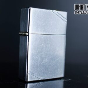 ZIPPO XƯA 1936 – BẢN LỀ 4 CHẤU – FORM VUÔNG – RUỘT PIITON 14 LỖ 19 ZIPPO XƯA 1936 – BẢN LỀ 4 CHẤU – FORM VUÔNG – RUỘT PIITON 14 LỖ 9