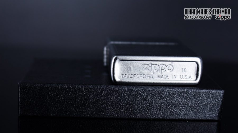 Zippo 29858 – Zippo Skull with Lines Satin Chrome 4