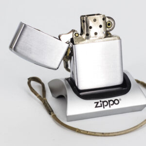 Alternative view of ZIPPO XƯA 1947-1949 – LOSSPROOF – TACH-A-LOOP
