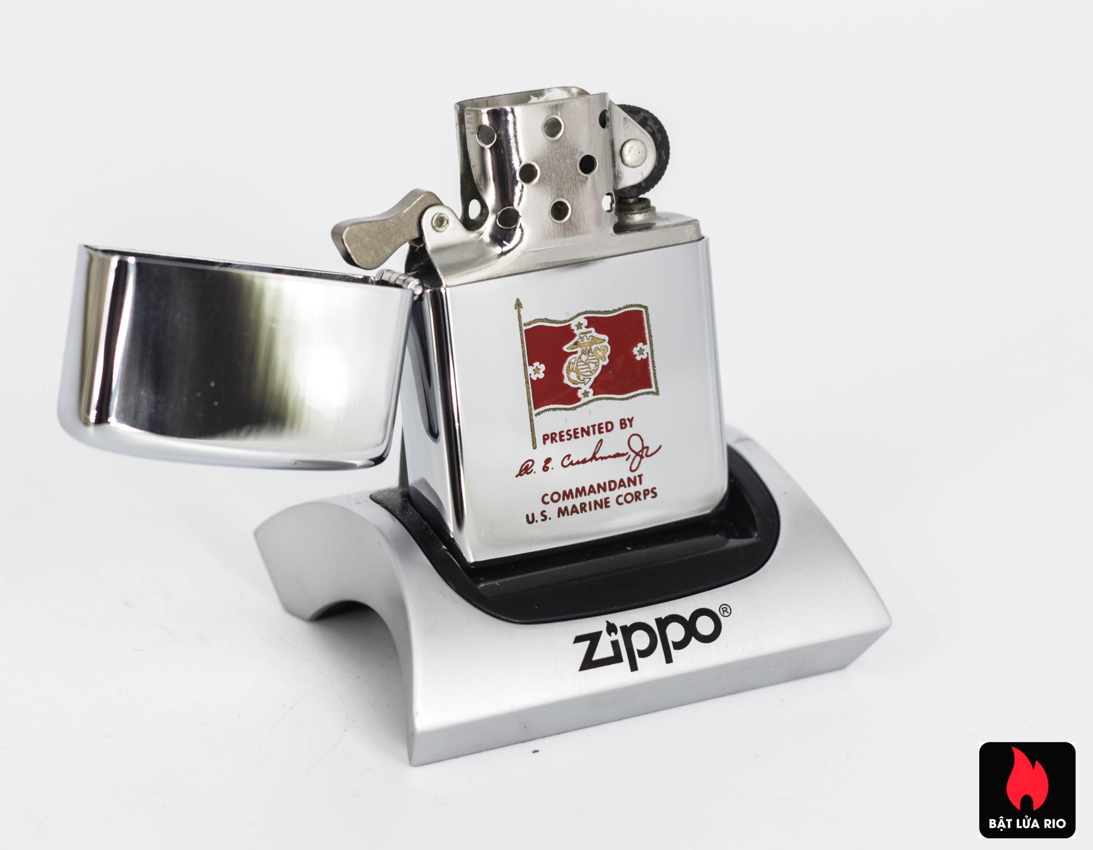 ZIPPO XƯA 1971 – PRESENTED BY COMMANDANT US MARINE CORPS