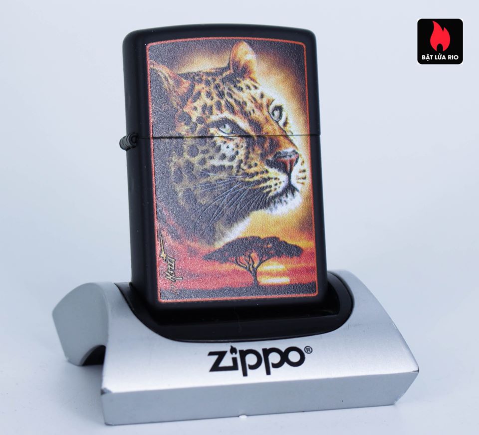 Zippo 49068 – Zippo Mazzi African Leopard Black Matte 1