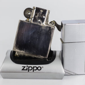 HIẾM – Zippo Xưa 1936 Metallique – W.B.C – Bản Lề 4 Chấu – Ruột Pitton 14 Lỗ 4