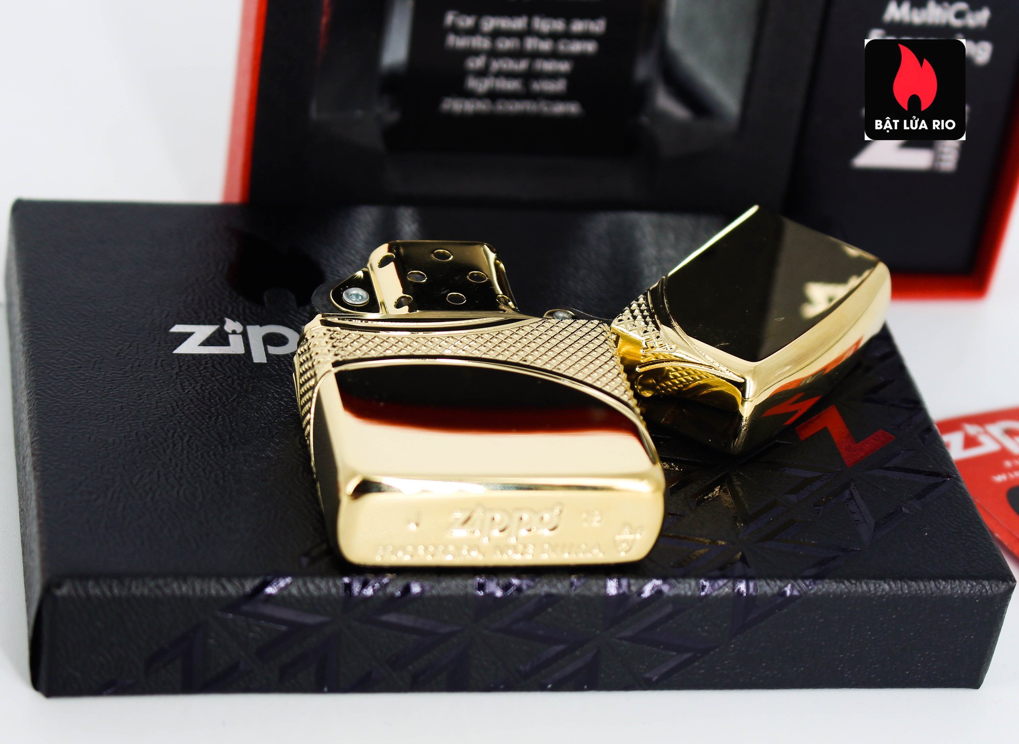 Zippo 49108 - Zippo Armor® Fleur-de-lis Design Gold Plate 14