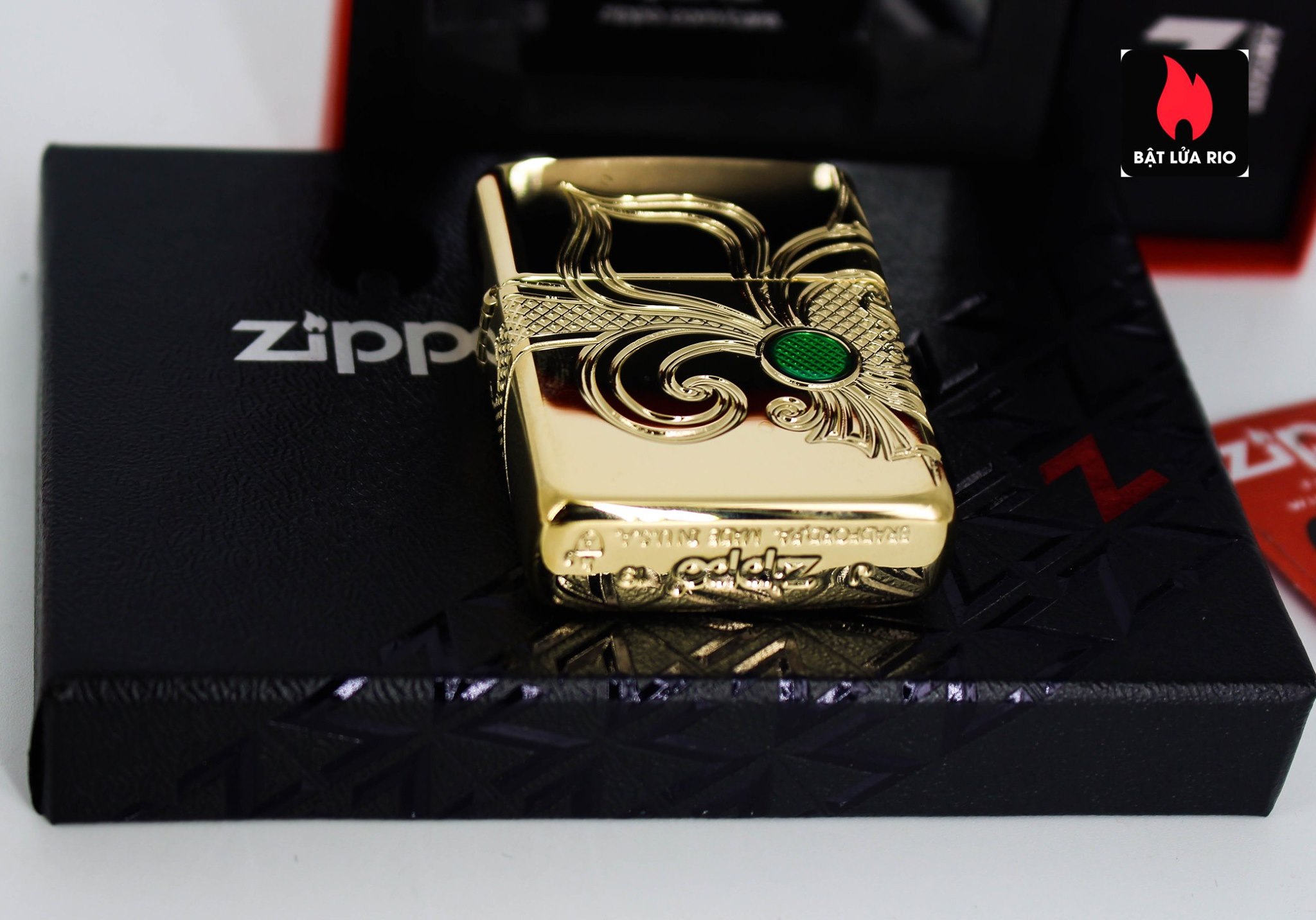 Zippo 49108 - Zippo Armor® Fleur-de-lis Design Gold Plate 9