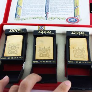 Zippo Set 1932 - 1989 - Soyons Linis Nous Serons Invincibles 1789 - 1989