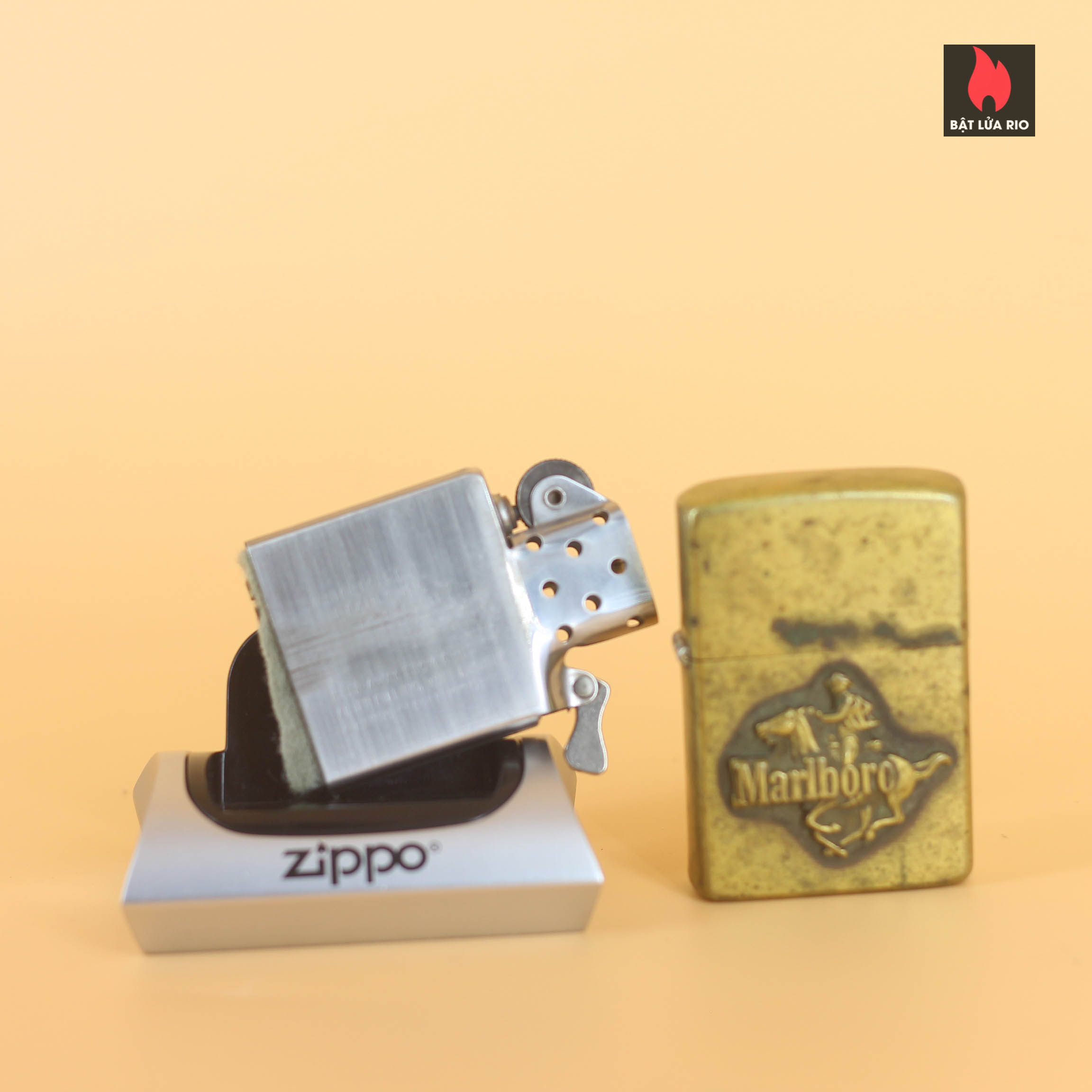 Zippo 1982 - Zippo Marlboro Running HorseMan 1982 - Solid Brass 35