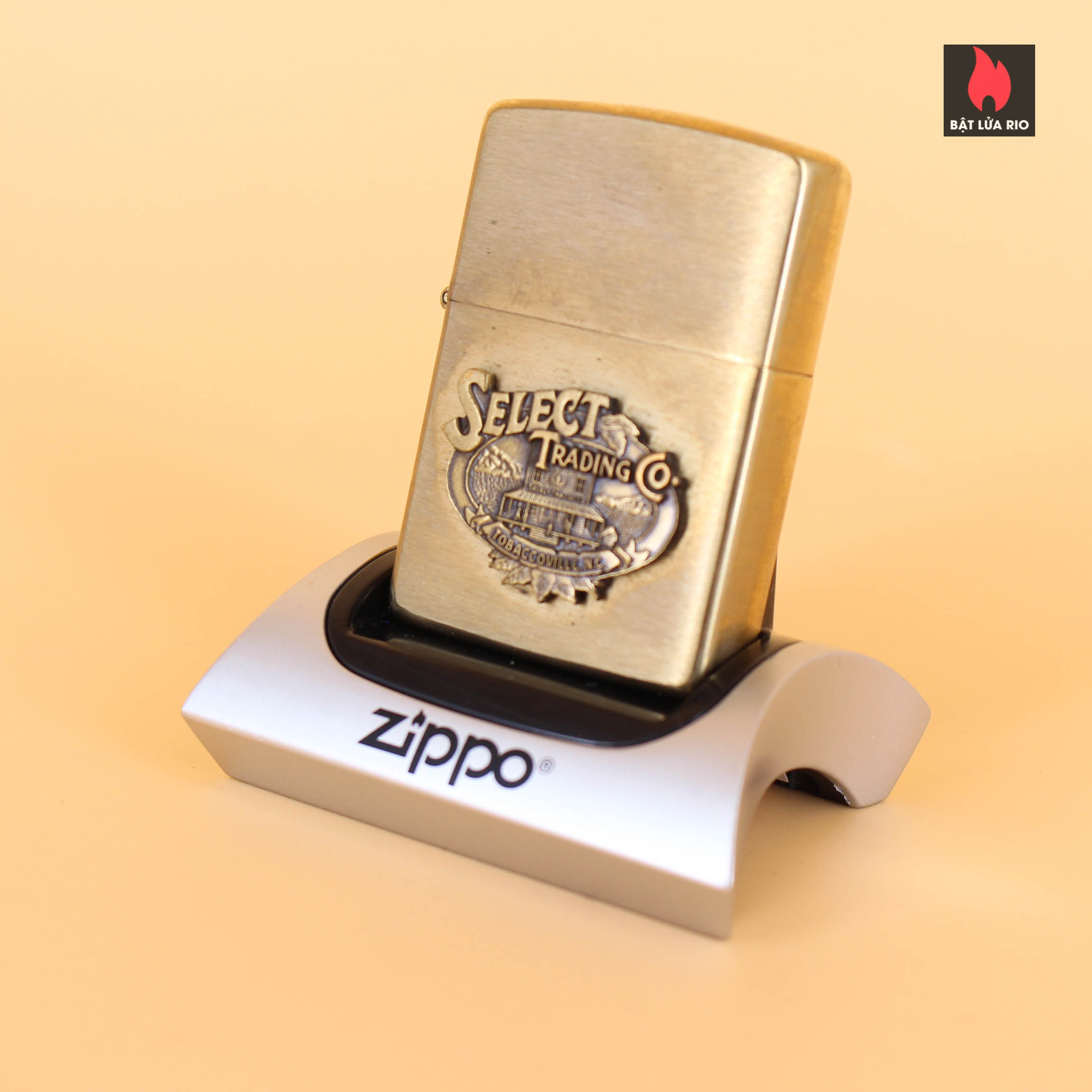 Zippo La Mã 1994 – Brushed Brass – Select Trading 1