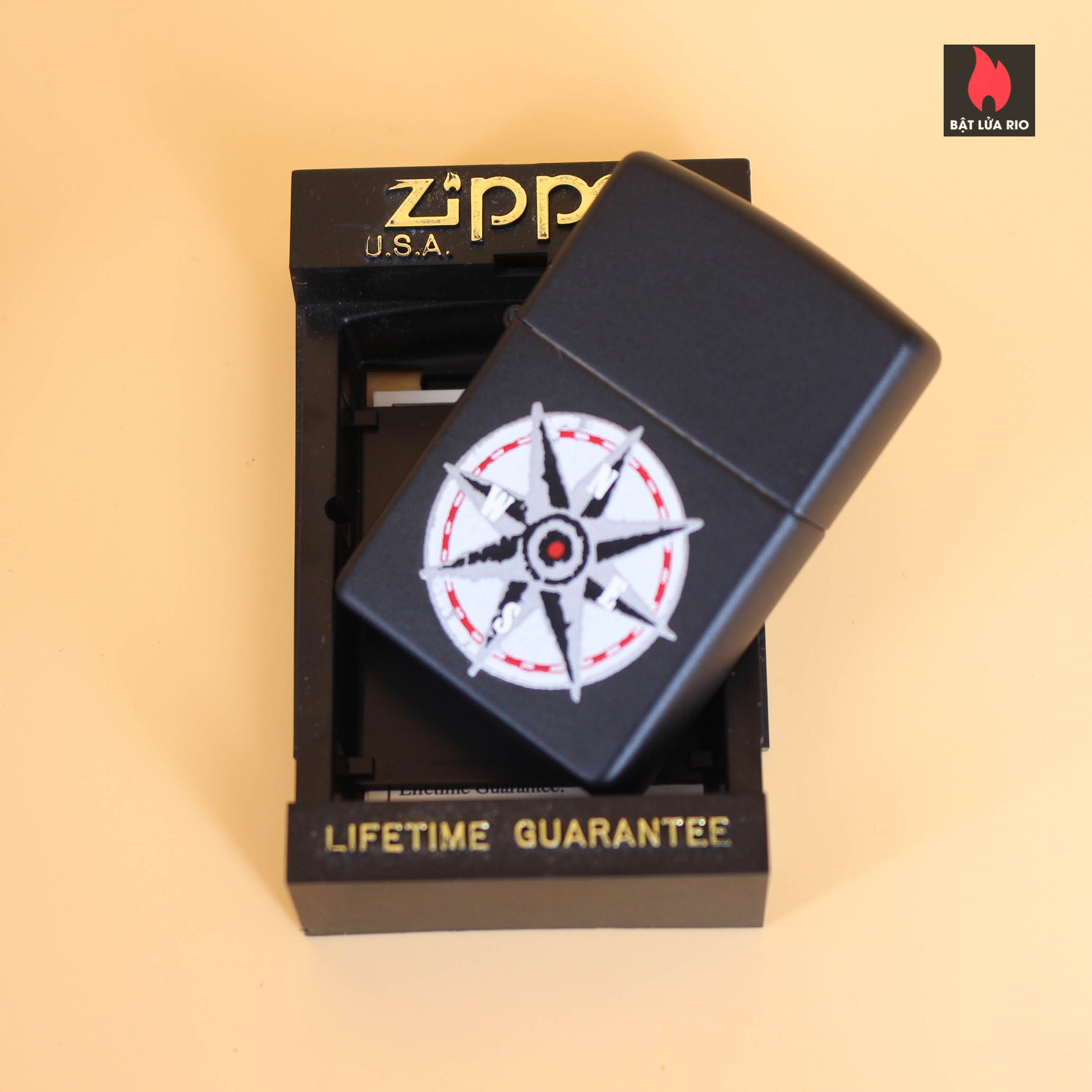 Zippo La Mã 1997 – Black Matte – Marlboro Compass 9