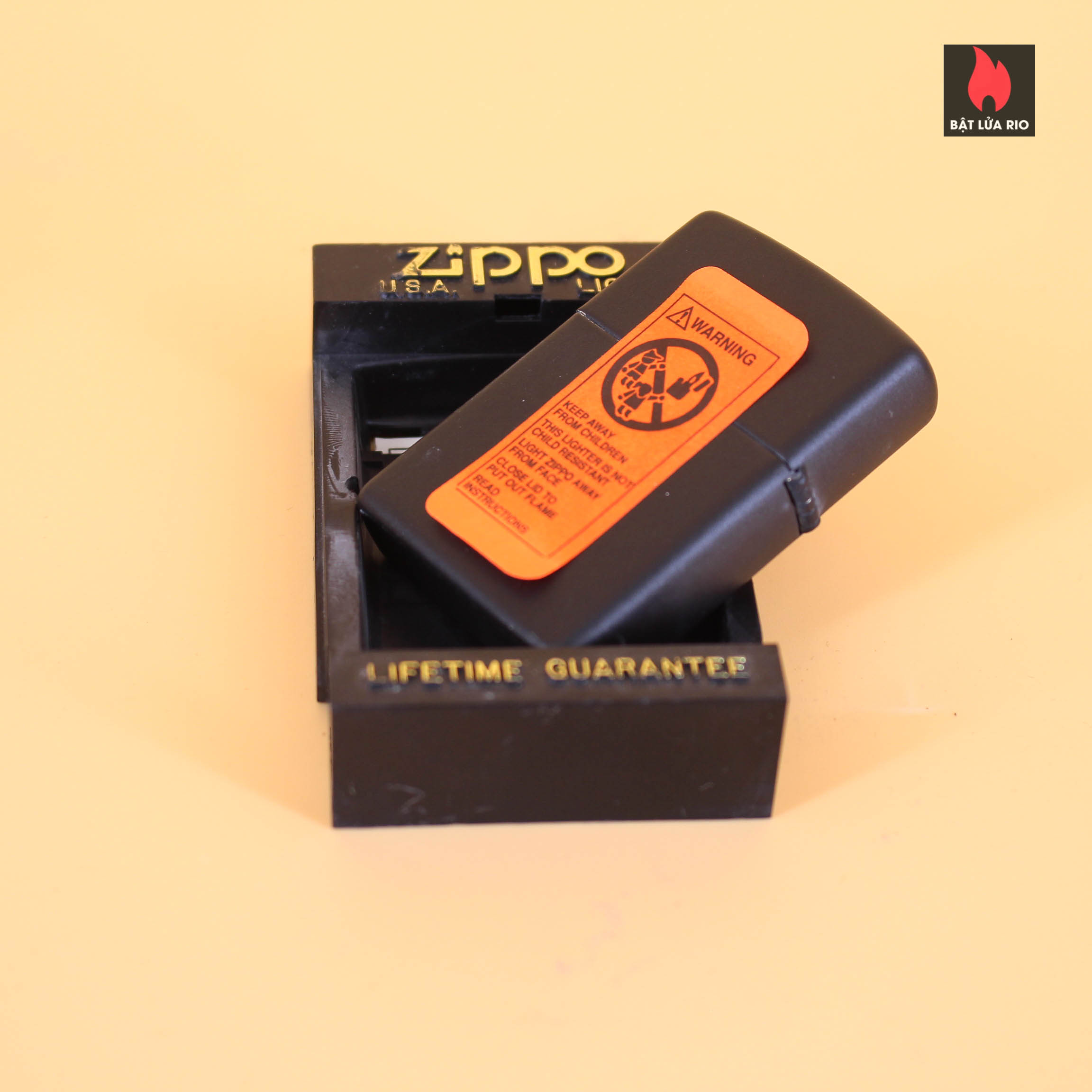 Zippo La Mã 1997 – Camel Pin-up Girl - Black Matte 7