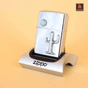 Zippo 2006 – Desert Afternoon Emblem – High Polish Chrome 1