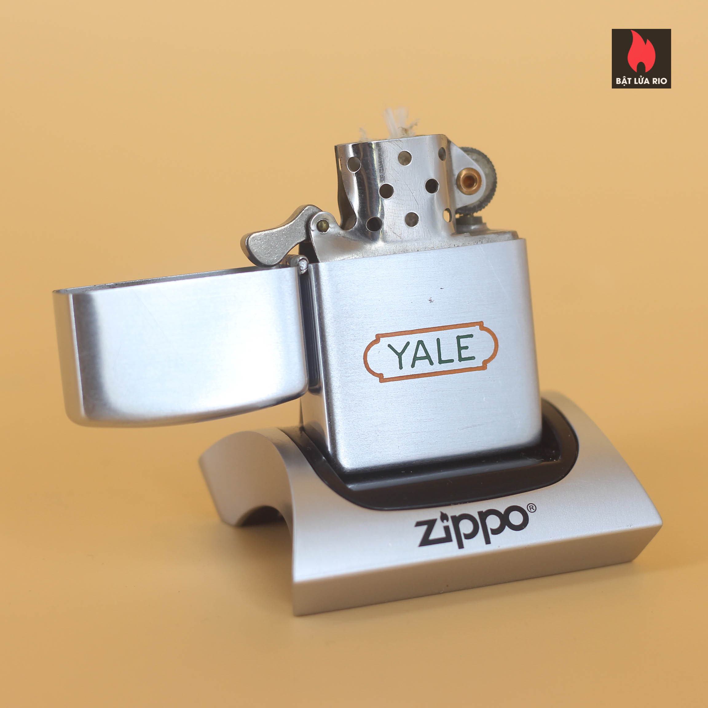 Zippo Xưa 1952-1953 – YALE Locks 1