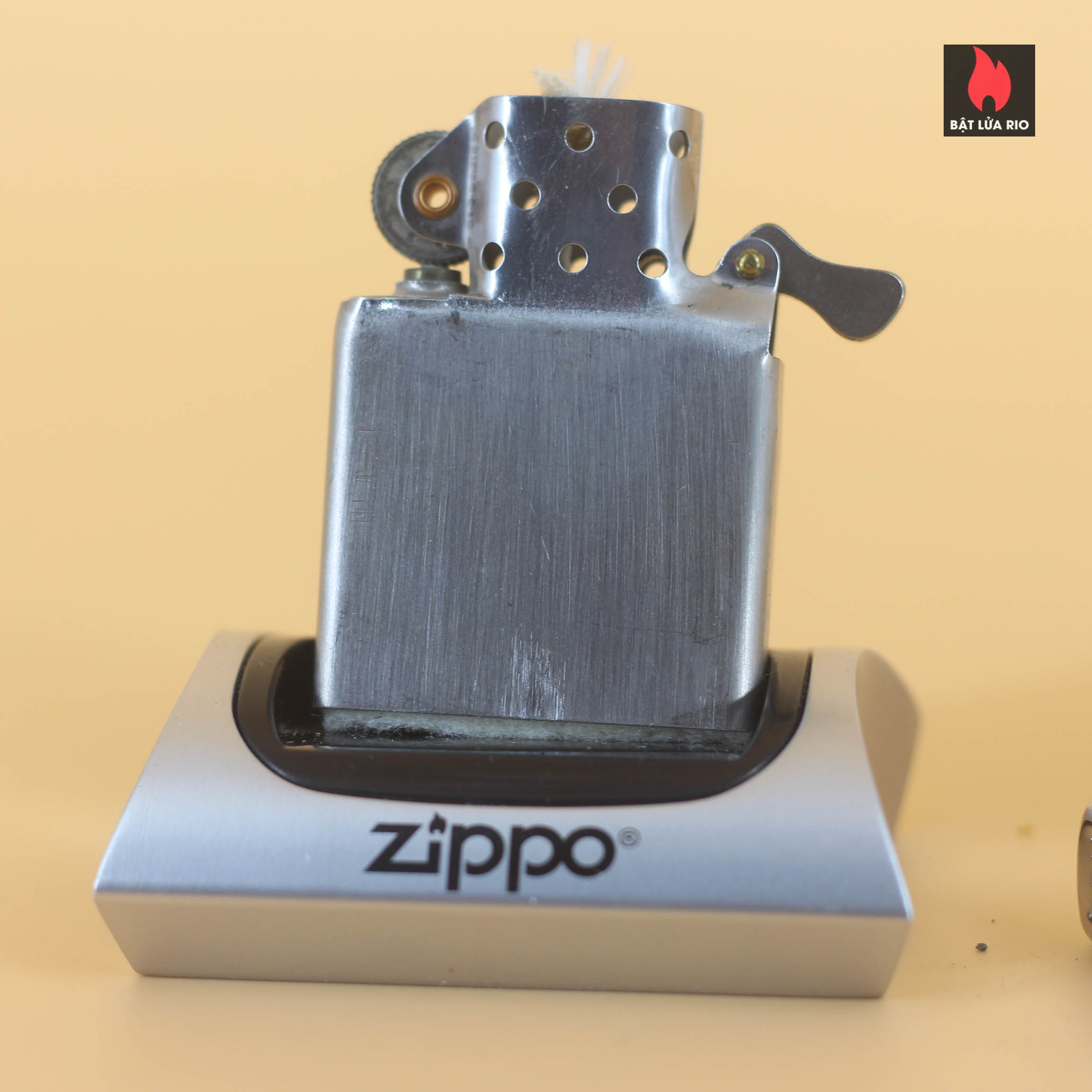 Zippo Xưa 1952-1953 – YALE Locks 11