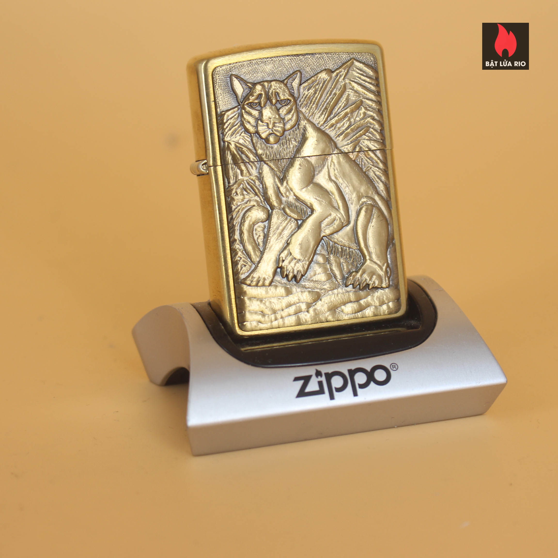Zippo La Mã 1996 – Endangered Animal – Cougar