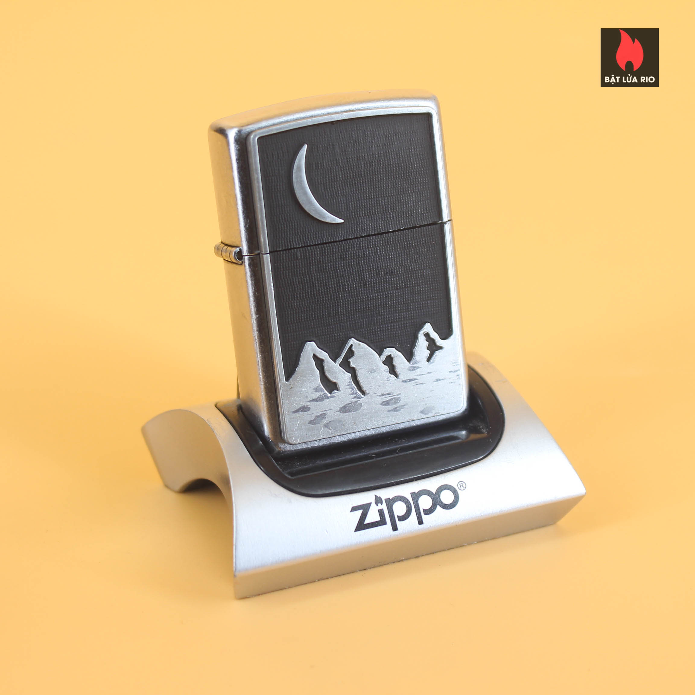 Zippo La Mã 2000 – Marlboro – Crescent Moon And Mountain Scene