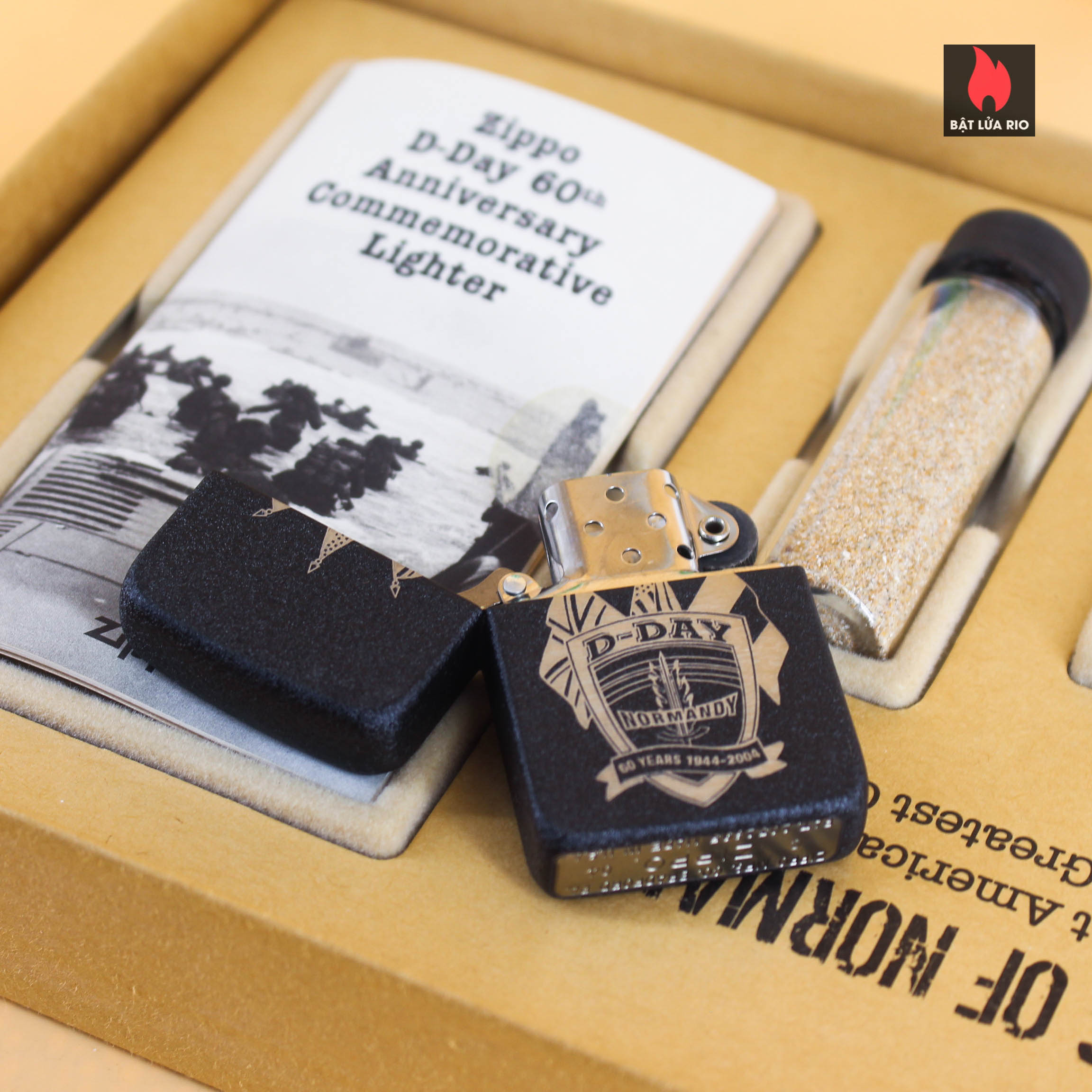 Set Zippo 2004 – Sands Of Normandy – D-Day 60th Anniversary Commemorative Lighter – Limited 7071/10.000 35