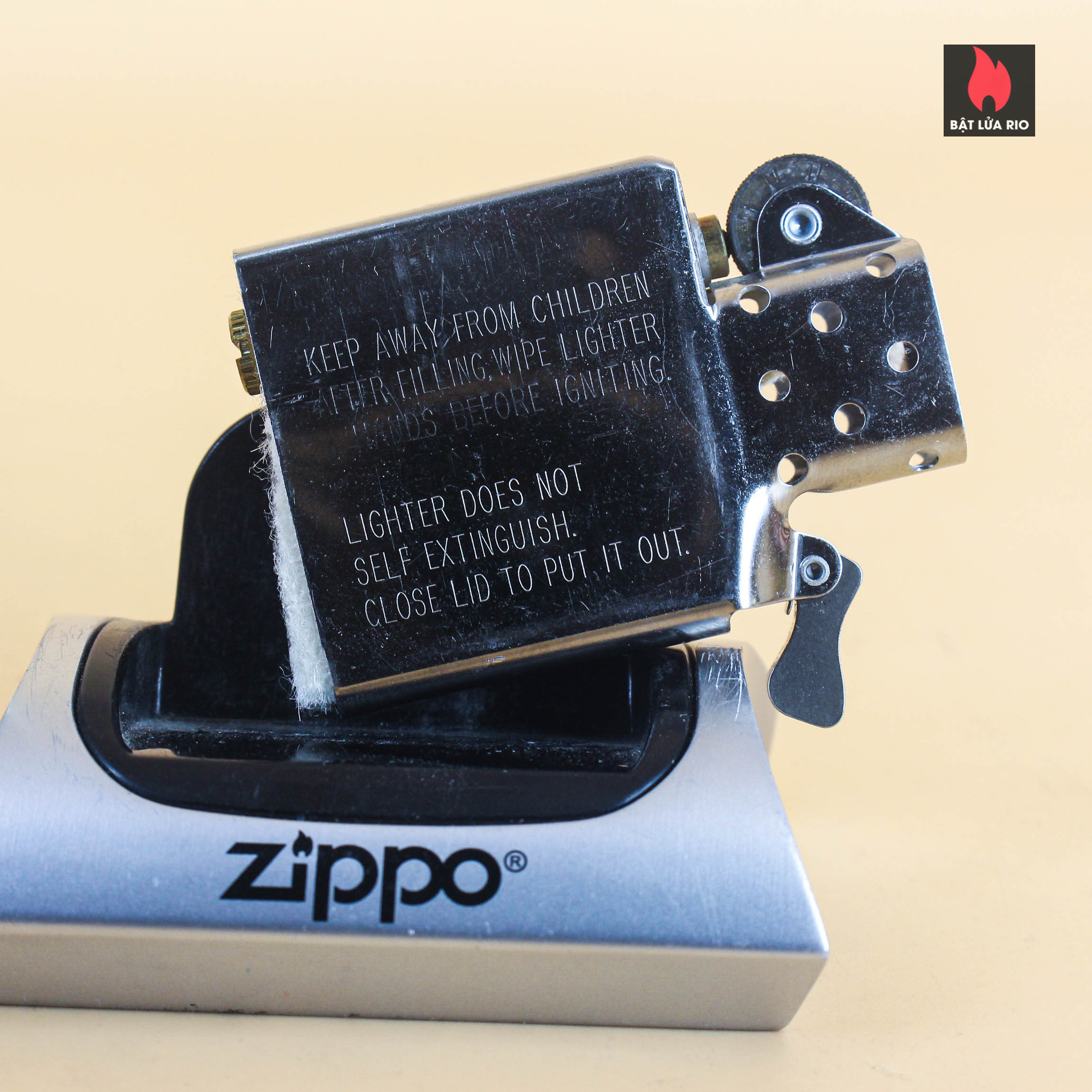 Zippo La Mã 1996 – CAMEL Gold Filigree – Silver Plate 22