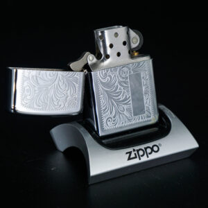 Zippo Xưa 1984 – Venetian – Hoa Văn Ý 1