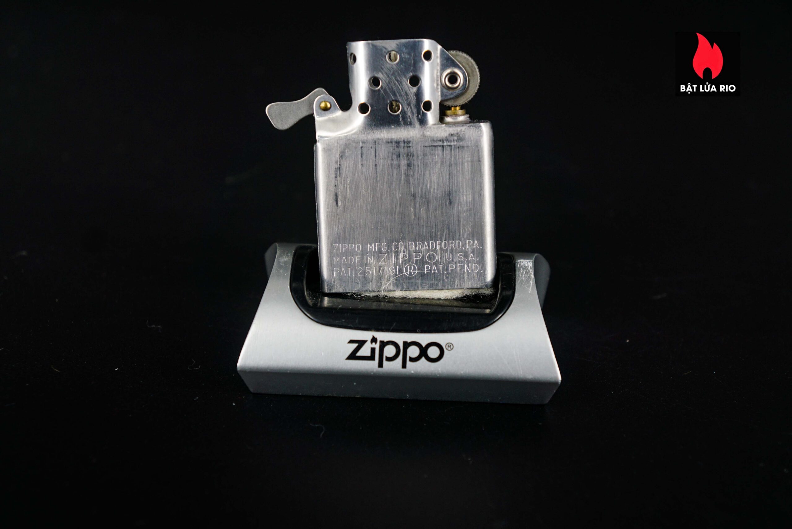 Zippo Xưa 1965 – Manchester Farm 43 Zippo Xưa 1965 – Manchester Farm 3